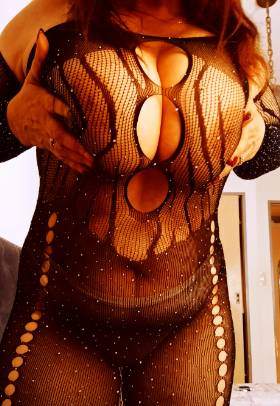 Mell masajista escort y acompañante en Argentina