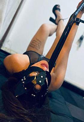 mia de Ramos Mejia - Escort que cuenta con departamento propio - LasElegidas